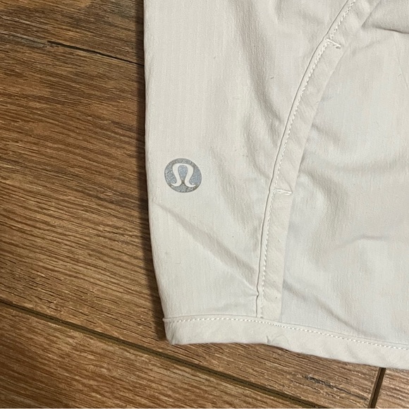 WHITE LULULEMON RUNNING SHORTS - Picture 3 of 4